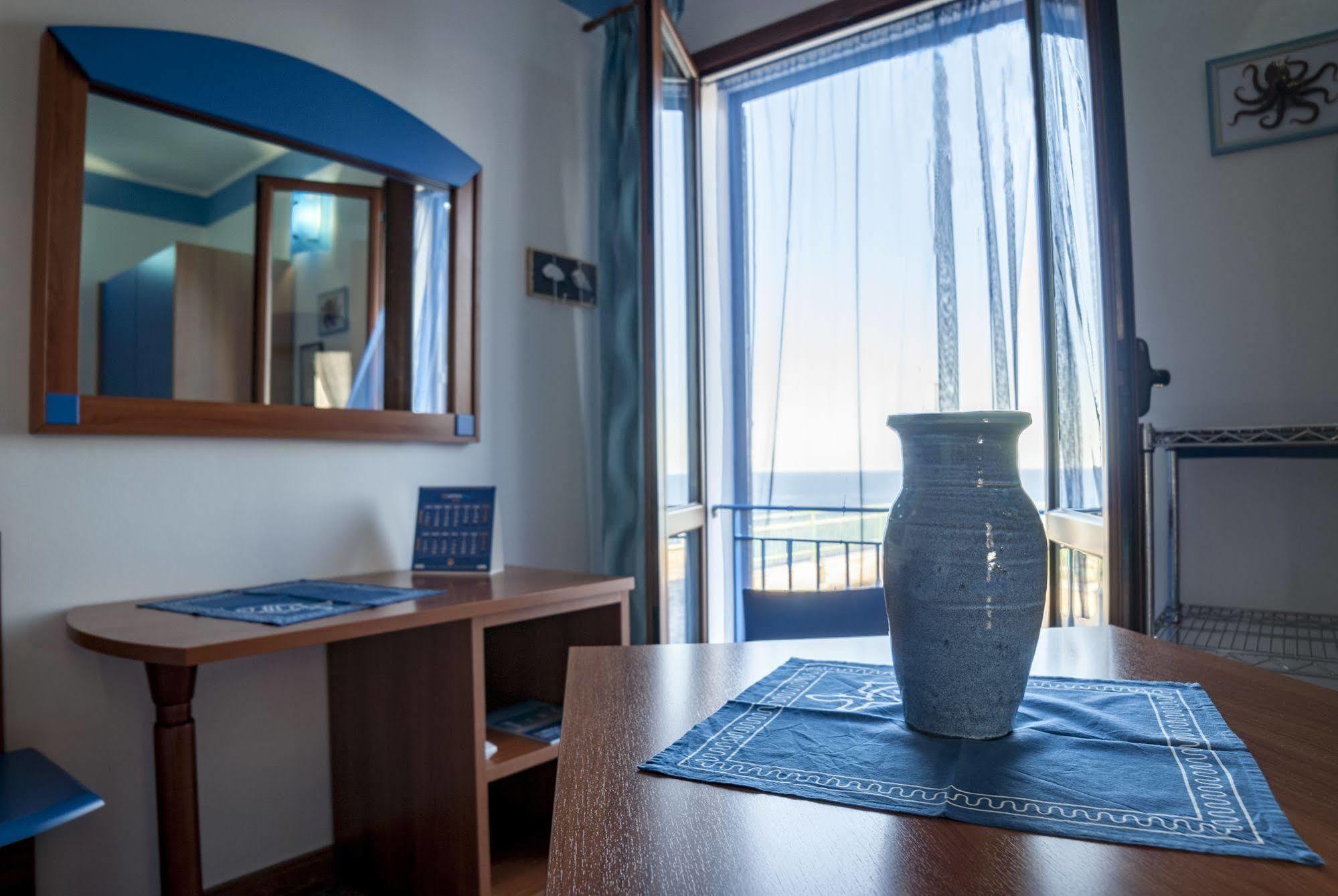 Sogni Nel Blu Aparthotel Isola di Ustica Exterior photo