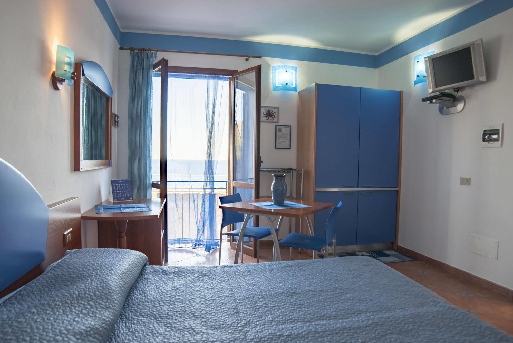 Sogni Nel Blu Aparthotel Isola di Ustica Exterior photo